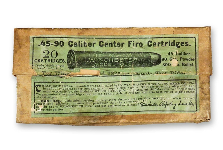 Una scatola originale di cartucce calibro .45-90 per il fucile Winchester 1886