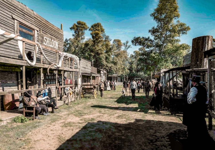 Chronicles of Lone Town: quarto live Western "American Caesar"