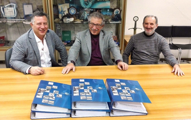 ConArmI: 50 anni a supporto del settore armiero La Presidenza ConArmI, da sinistra: Luca Rizzini, Pierangelo Pedersoli, Massimo Tanfoglio