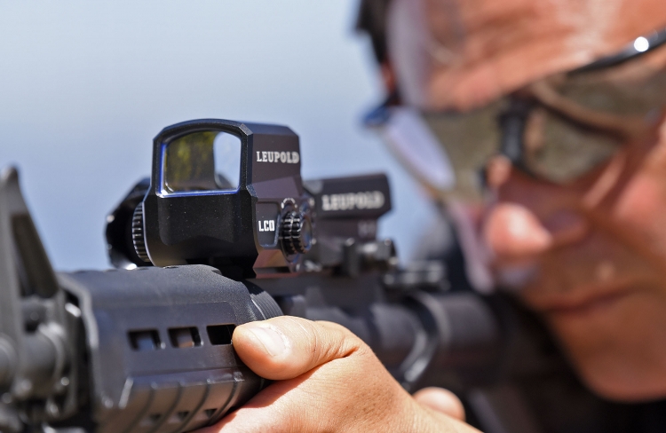 Red Dot and 1-16x optics usable simultaneously: practical, but it requires some training