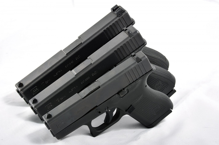 Di fronte alle sorelle maggiori G19 e G17, la Glock G43 mostra le sue dimensioni estremamente ridotte