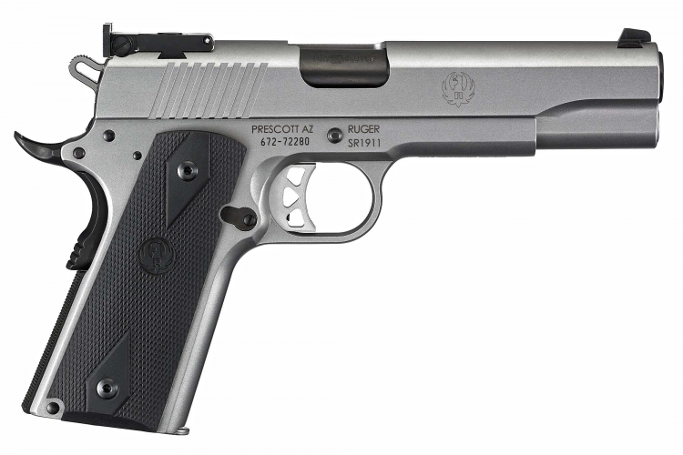 Tra le altre caratteristiche della Ruger SR1911 calibro 10mm Auto troviamo un percussore in titanio e un perno per l'accoppiamento della canna stampato a caldo