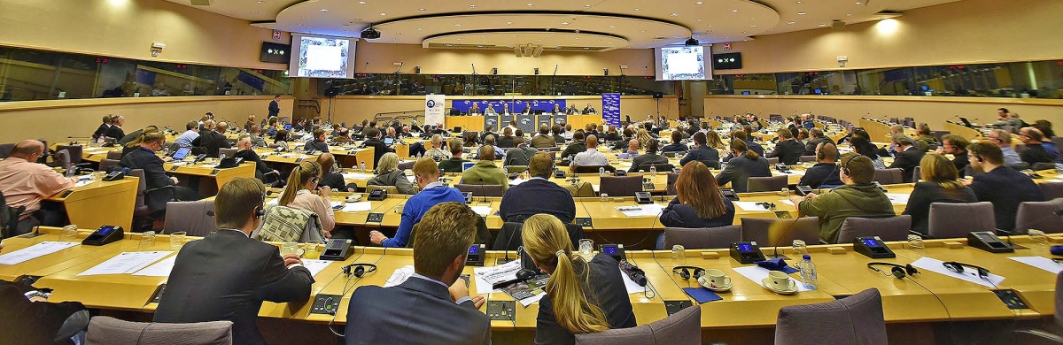 Una vista della conferenza organizzata da Firearms United presso il Parlamento Europeo, per discutere ancora sulla Direttiva 91/477/CEE sulle armi della Commissione Europea