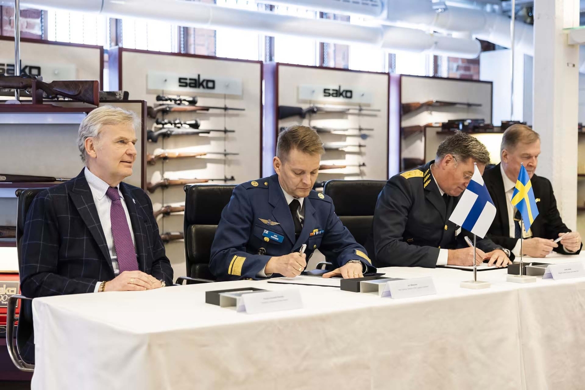 Heckler &amp; Koch ha annunciato ricorso contro la decisione delle Forze di Difesa Finlandesi di adottare senza gara d&#039;appalto europea i nuovi fucili d&#039;impostazione M4 prodotti dalla SAKO (credits: YLE)