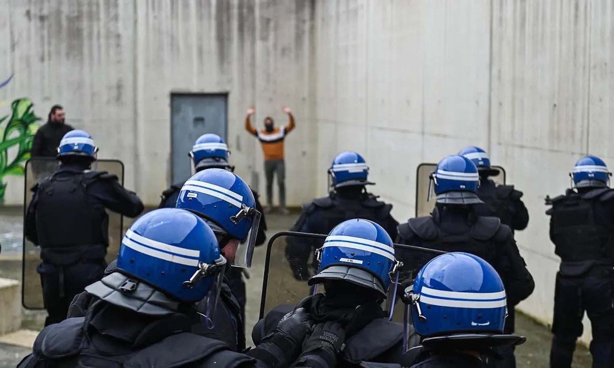 Nouveaux boucliers anti-émeute SAPL pour le Ministère de la Justice