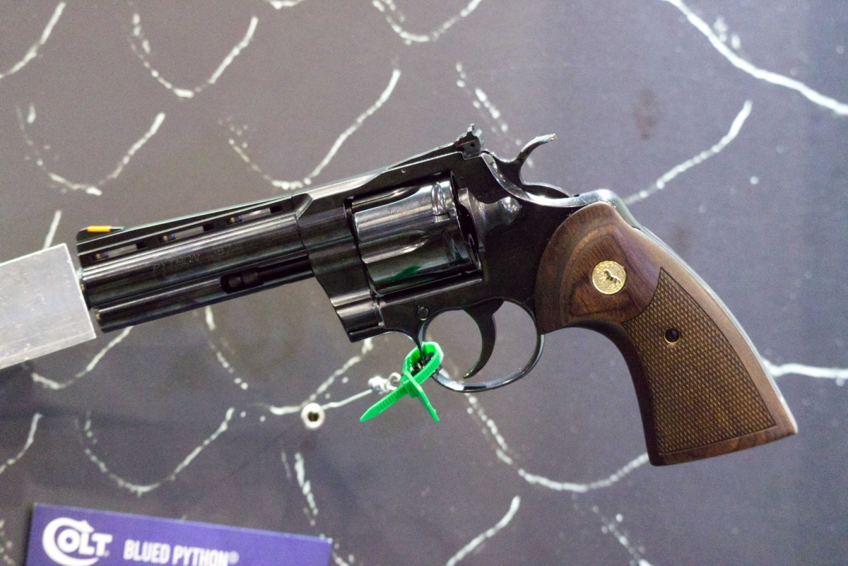 Colt Python, nuovi revolver con finitura brunita