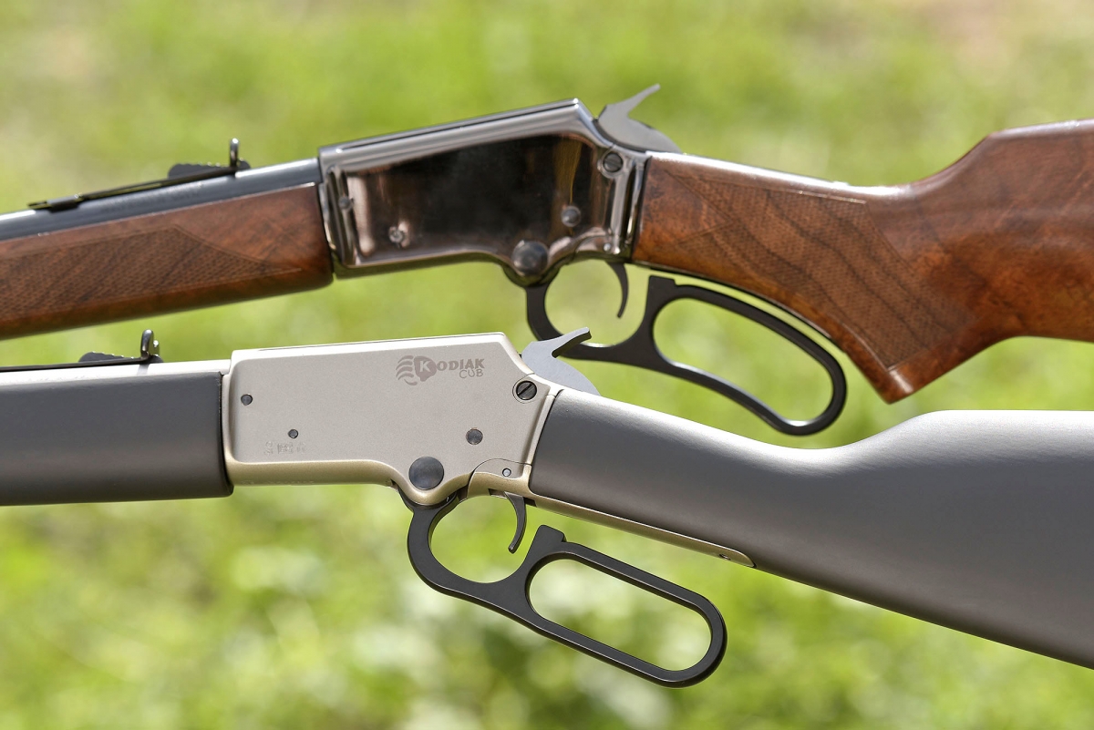 Pistol grip for the LA322 Deluxe model; straight grip for the LA322 Kodiak Cub model