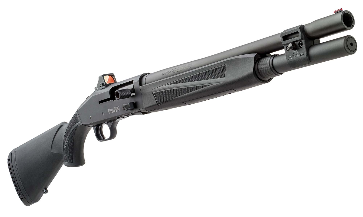 Il nuovo Mossberg 940 Pro Tactical è uno &#039;shotgun&#039; semiautomatico calibro 12 con funzionamento a recupero di gas, munito di interfaccia integrale per ottiche e di serbatoio da otto colpi