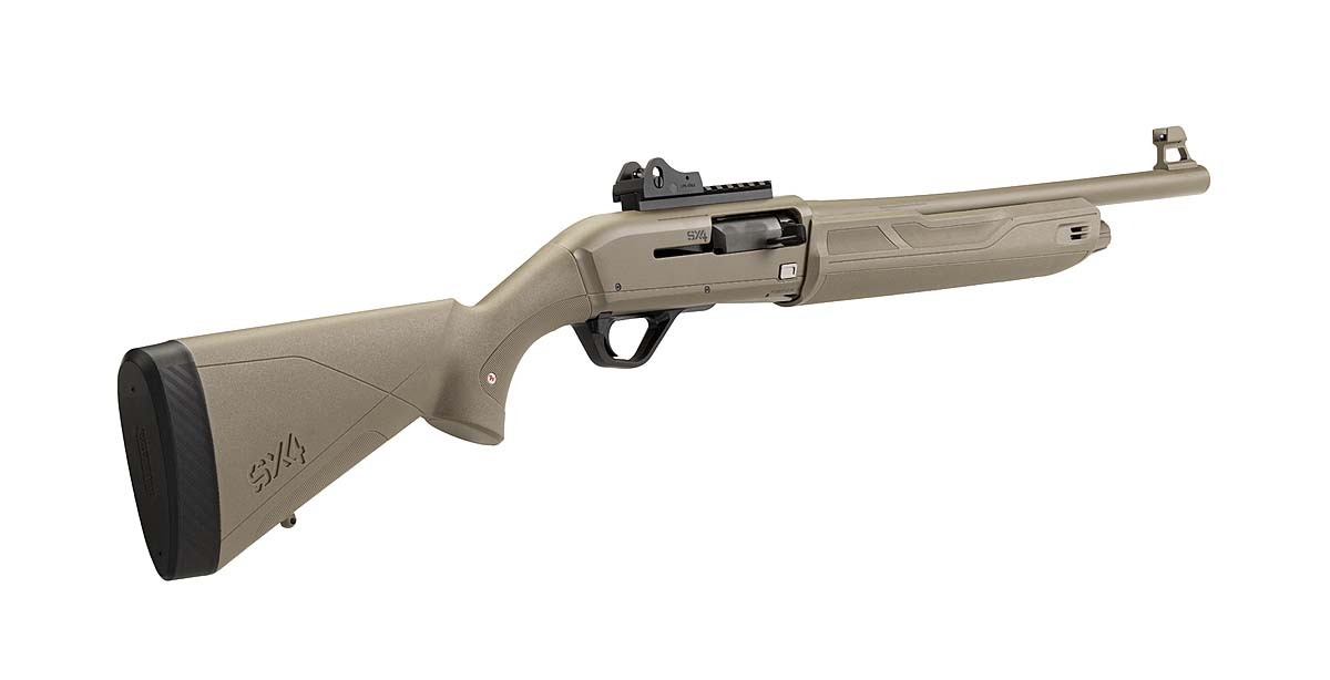Winchester presenta lo shotgun semi-automatico SX4 Tactical FDE calibro 12: versione tattica, in edizione limitata, dell&#039;ormai leggendario Super X4