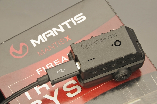 Il connettore USB si trova nella parte posteriore del MantisX