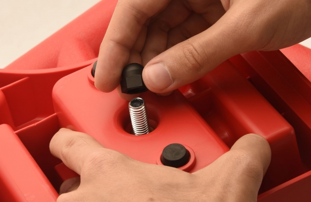 Assemble the plastic foot of the leveling screw