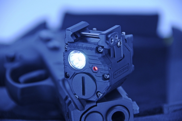 La NPL10 è la prima combo torcia/laser prodotta da Nitecore specificamente per armi corte