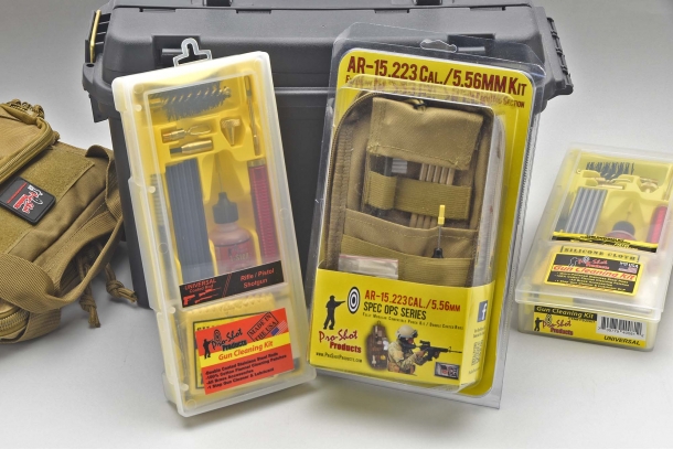 I classici kit Pro-Shot sono in scatola di plastica, ma sono disponibili anche versioni con custodie tattiche morbide