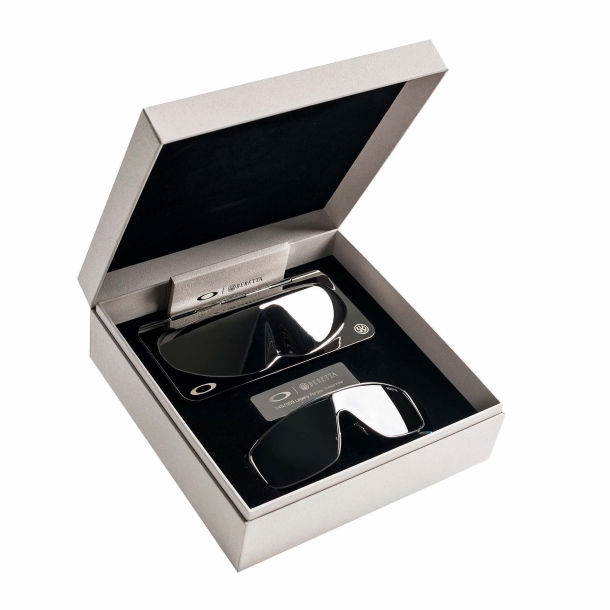 Occhiali Oakley in serie limitata per i 500 anni di Beretta
