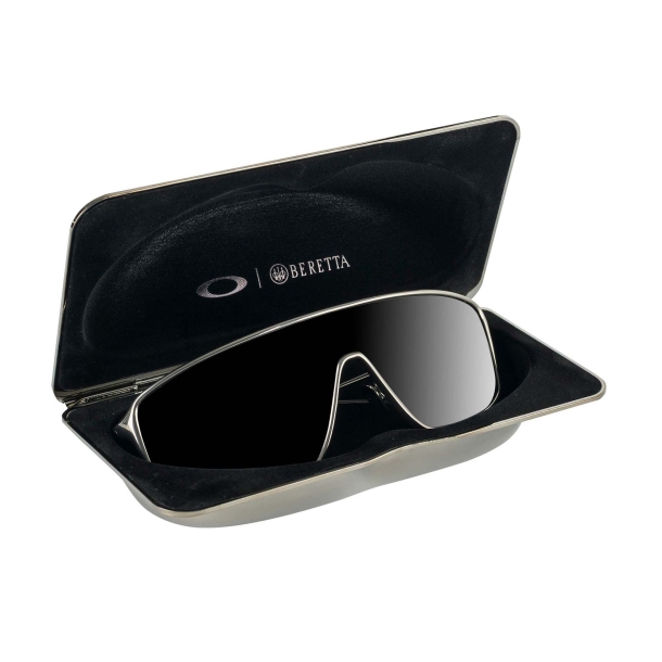 Occhiali Oakley in serie limitata per i 500 anni di Beretta