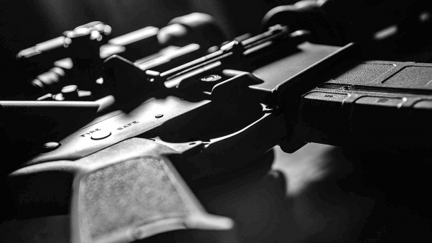 Bando radicale delle armi per il Canada?