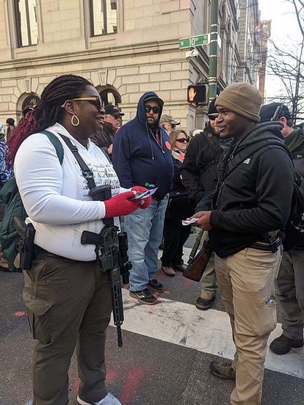 Virginia Gun Rally: cittadini armati e Forze dell'Ordine contro il disarmismo 