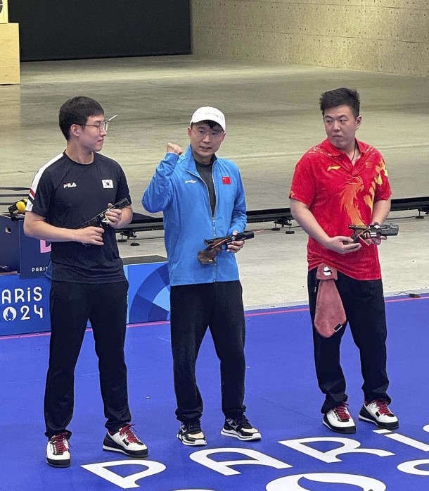 The Men's Rapid Fire Pistol podium, fully conquered by Pardini: Yuehong Li (PRC, gold); Yeongjae Cho (KOR, silver) and Xinjie Wang (PRC, bronze)