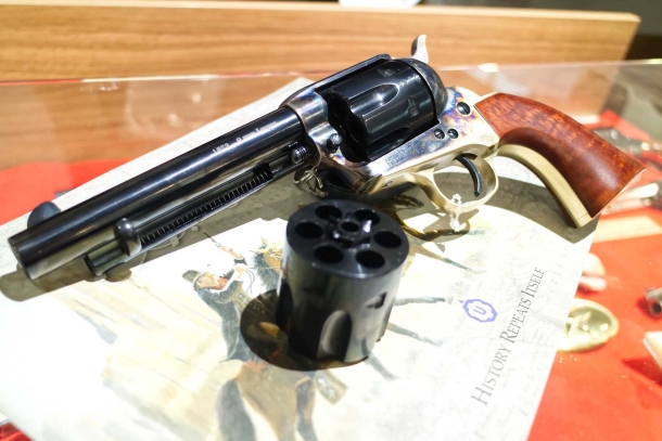 Le novità Uberti a EOS 2025 Revolver Uberti 1873 Cattleman 9mm Luger con tamburo calibro .357 Magnum