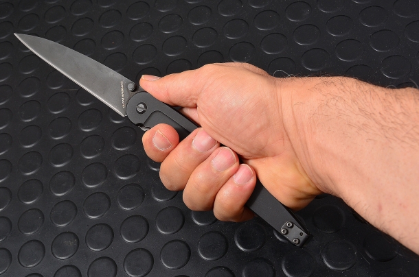 un coltello aggressivo della Extrema Ratio modello Dark Talon dotato di lama 125mm, in acciaio inox N690Co 58HRC