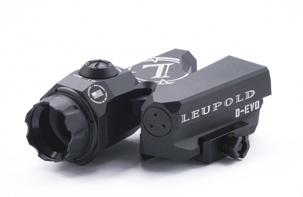 Front view of the Leupold D-EVO