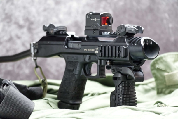 Il Sightmark Mini Shot M-Spec M2 Solar su una PDW costituita da Glock 19 in guscio FAB Defense K-Pos.