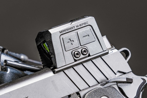 Sightmark Minishot M-Spec Solar Enclosed M4: un mirino a punto rosso costruito per durare