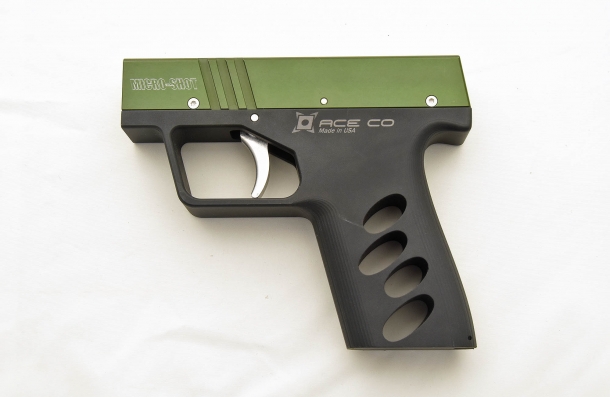 Il lato sinistro del Micro-Shot: un'autentica pistola non-letale