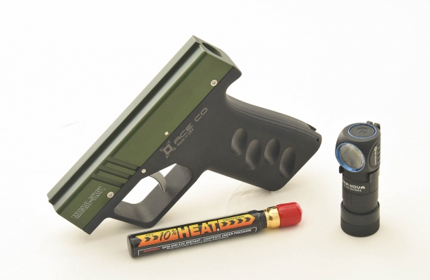 A perfect EDC or "personal defense kit": the Micro-Shot OC spray pistol and the new Olight H1R Nova flashlight 