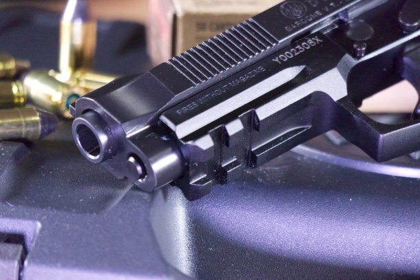 The Picatinny rail allows to use a torch or laser pointer