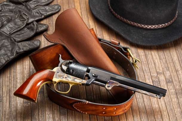 Uberti replica of the Colt 1851 Navy revolver, a belt revolver, with a smaller size and weight compared to the previous Walker and Dragoon military models.