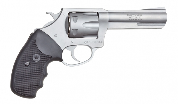 Non solo canna corta: alcune varianti dei revolver Charter Arms sono disponibili con canna da 4,2 pollici