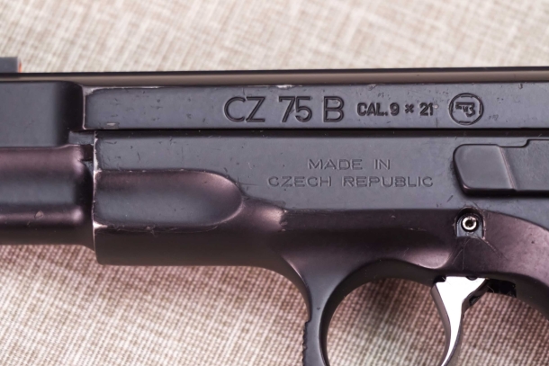CZ 75: facciamo un lifting PRIMA - l'usura sul lato sinistro.