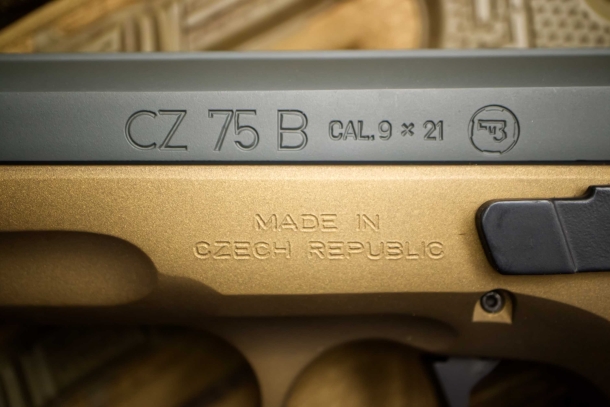 CZ 75: facciamo un lifting Nessuno sbiadimento o attenuazione delle scritte: perfette, nette, chiare e leggibili