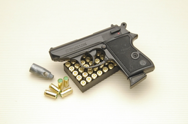 Kimar Lady K, a signal pistol in 9mm PAK caliber