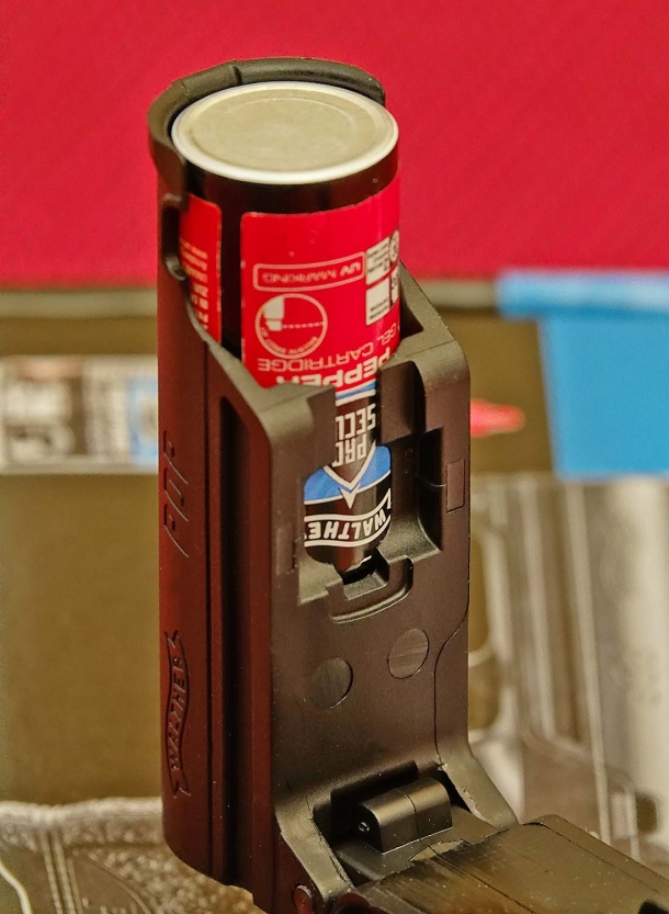 A slot on the side of the Walther PDP allows the user to peek through and recognize the type of pepper cartridge inserted by the color of the label: black for pepper spray, red for pepper gel, white for training water cartridge