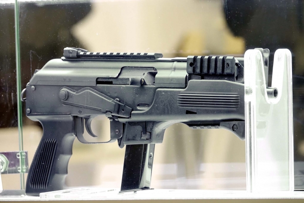 La pistola Chiappa Firearms PAK-9