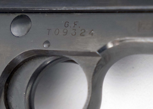 Le Beretta 34 ex Guardia di Finanza sono chiaramente identificate dalla dicitura G.F. punzonata sul fusto poco sopra il numero di serie
