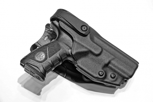 The new Beretta APX pistol with the dedicated tactical pistol holster realized by Radar 1957