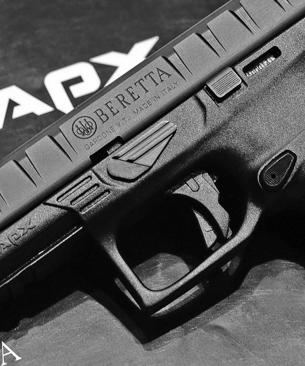 La Beretta APX presenta una leva di smontaggio pratica e facile da usare