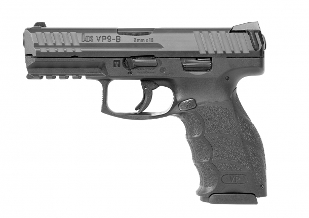 La VP9-B è la più recente variante della linea di pistole a percussore lanciato della Heckler & Koch
