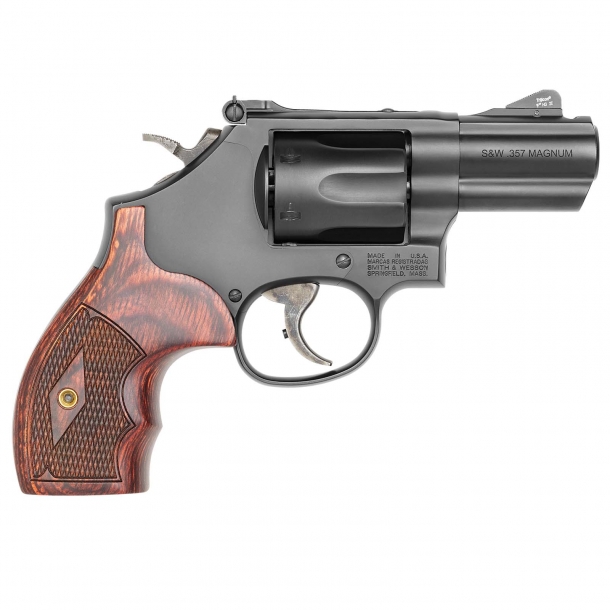 Smith & Wesson Model 19 Performance Center Carry Comp revolver with 2.5" barrel – right side