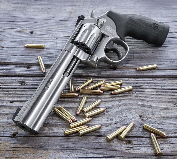 Ritorna il revolver Smith & Wesson model 648