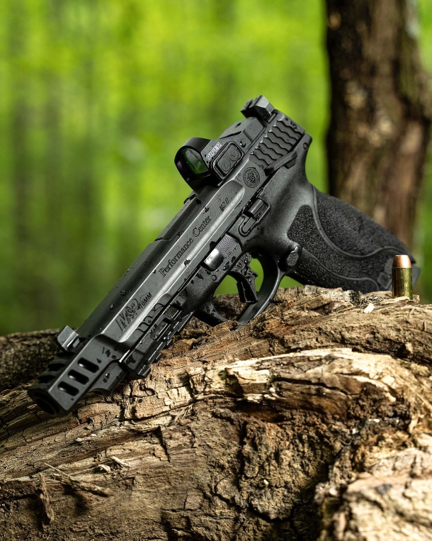 Smith & Wesson new Performance Center M&P 10mm M2.0 pistol