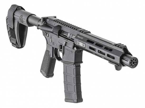 La "pistolona" Springfield Armory SAINT AR-15 Pistol presenta quello che viene definito uno "Armbrace"