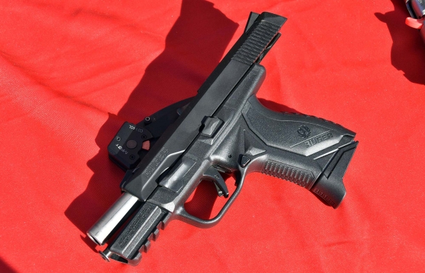 Il caricatore della Ruger American Pistol Compact in calibro .45 ACP può ospitare sette o dieci colpi