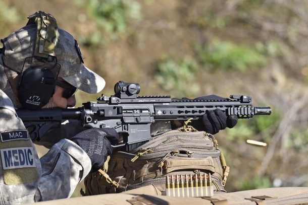 Arma da difesa di autodifesa 200kv + gas cs scorpion 200 speciale arma  antiagressione