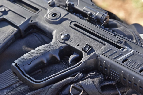 A military-style wide trigger guard allows easy trigger reach even when wearing tactical gloves