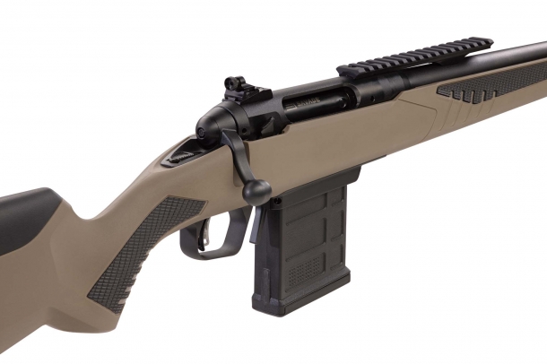 L'azione e la tacca di mira regolabile di tipo Williams del fucile Savage 110 Scout