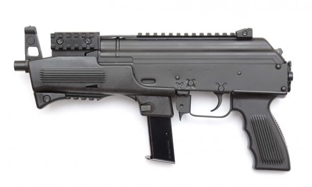Lato sinistro del Chiappa Firearms AK-9